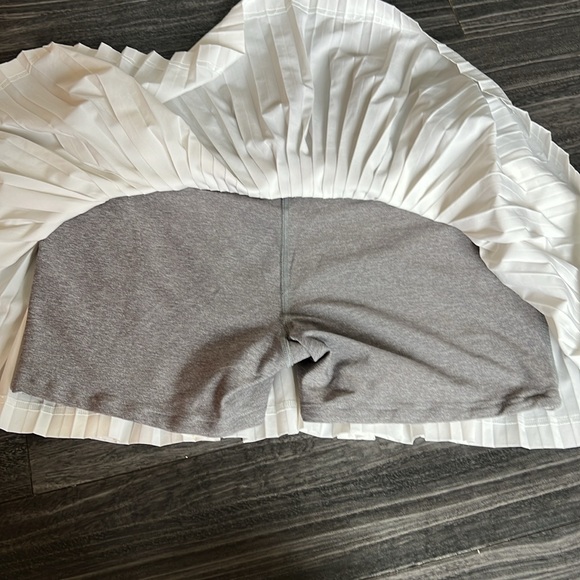 Lululemon Pleat to Street ll - Picture 5 of 6